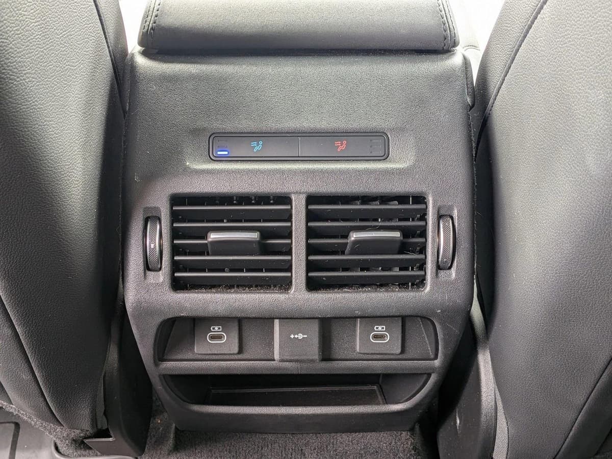 2023 Land Rover Discovery Sport - Image 17