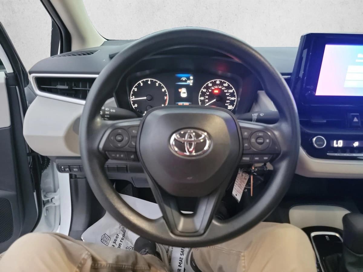 2025 Toyota Corolla - Image 18