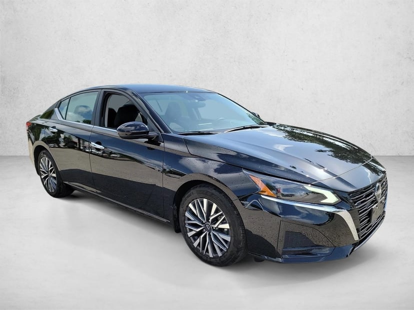2023 Nissan Altima - Image 1