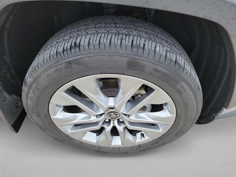 2025 Toyota RAV4 - Image 10