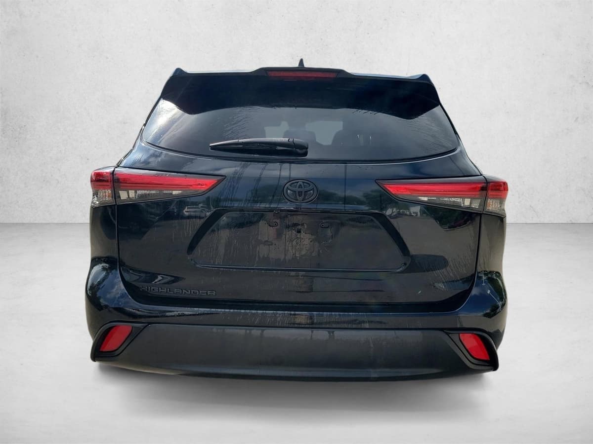 2022 Toyota Highlander - Image 6