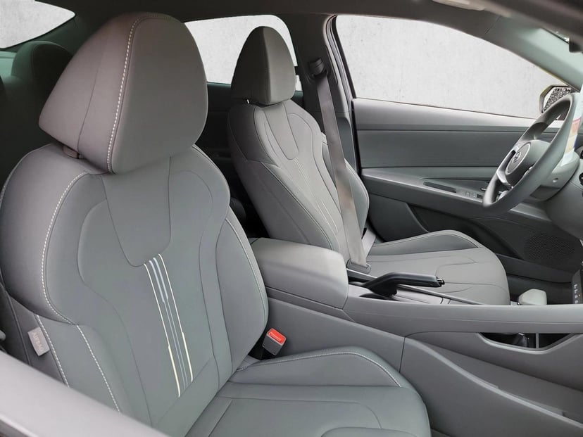 2023 Hyundai Elantra - Image 15