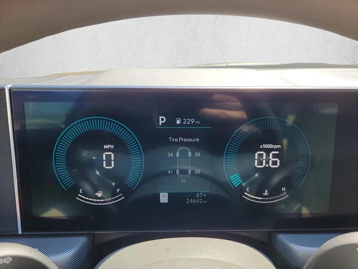 2025 Hyundai Sonata - Image 19