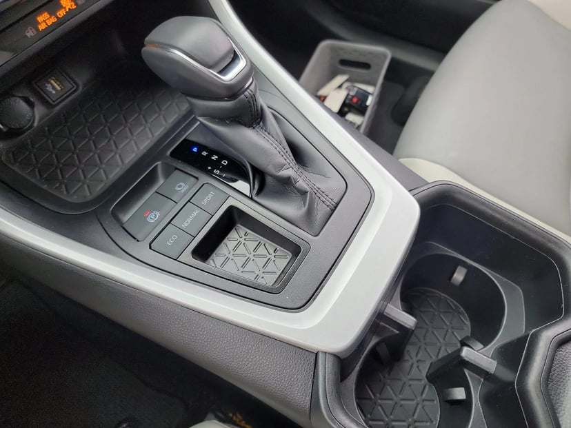 2025 Toyota RAV4 - Image 24