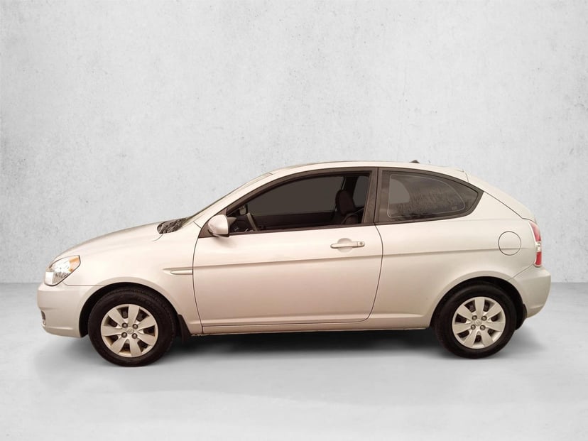 2010 Hyundai Accent - Image 8