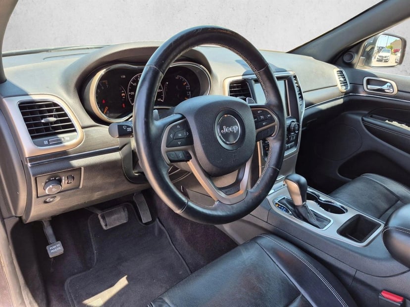 2017 Jeep Grand Cherokee - Image 10