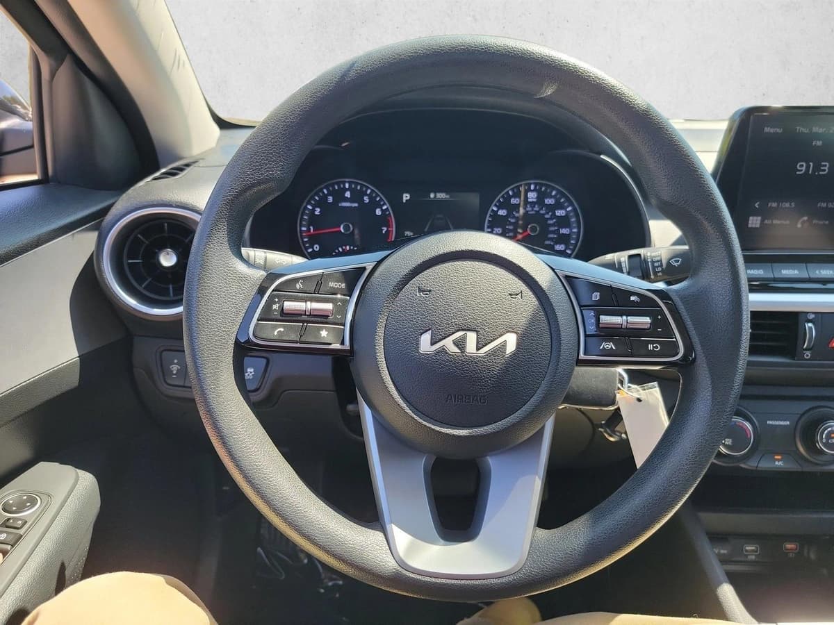 2024 Kia Forte - Image 18