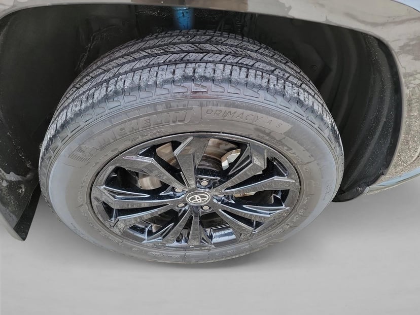 2025 Toyota RAV4 Hybrid - Image 10
