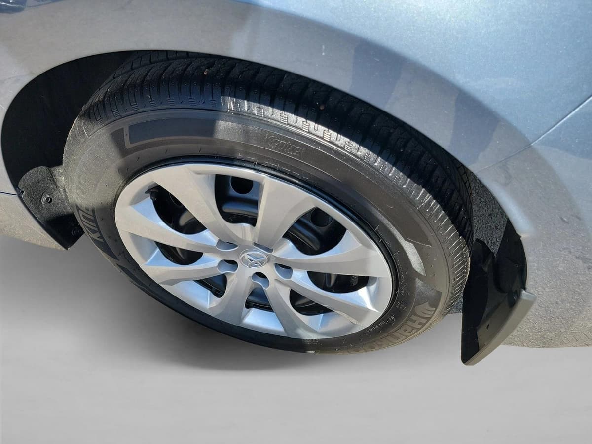 2025 Toyota Corolla - Image 12