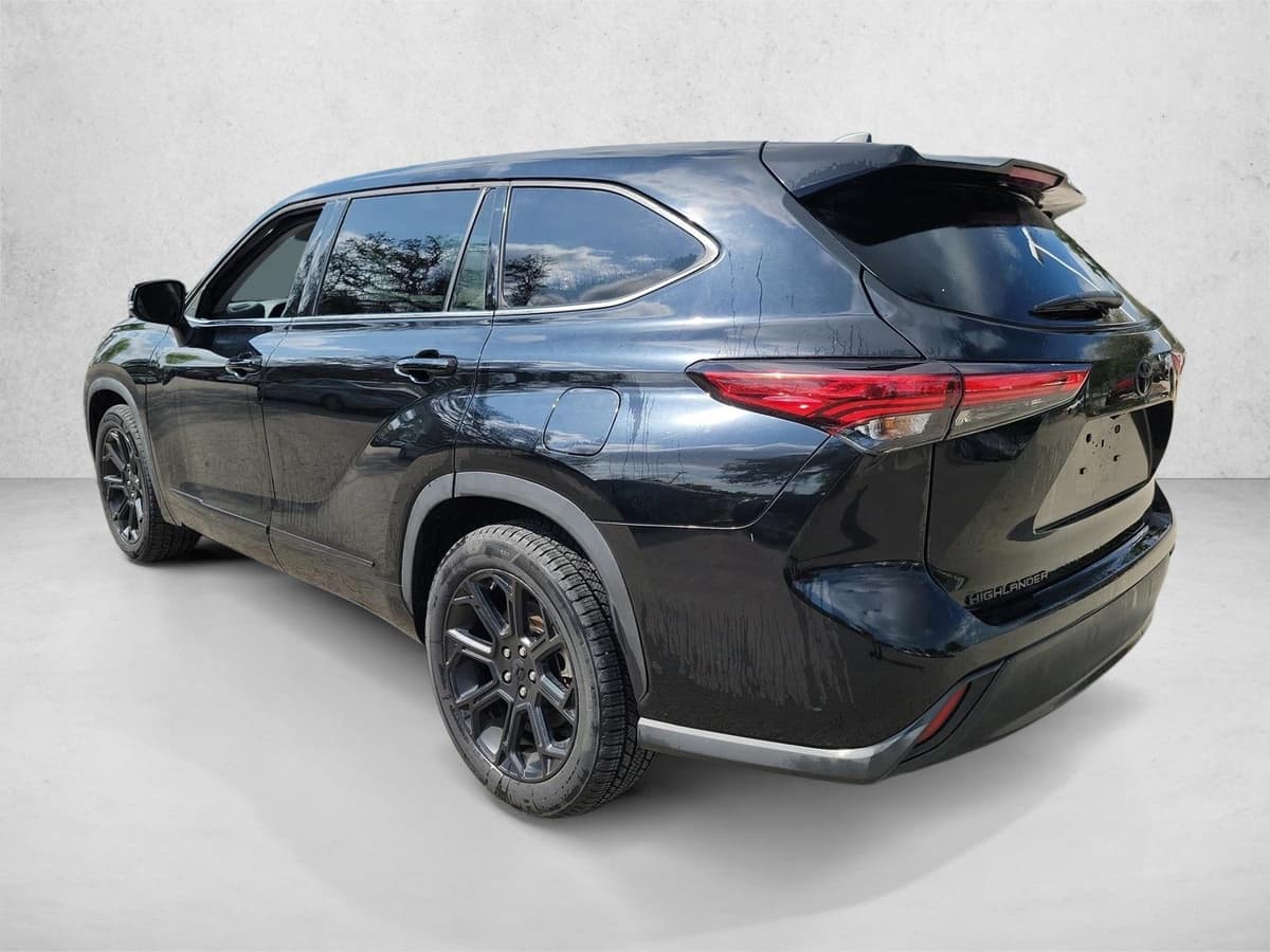 2022 Toyota Highlander - Image 7