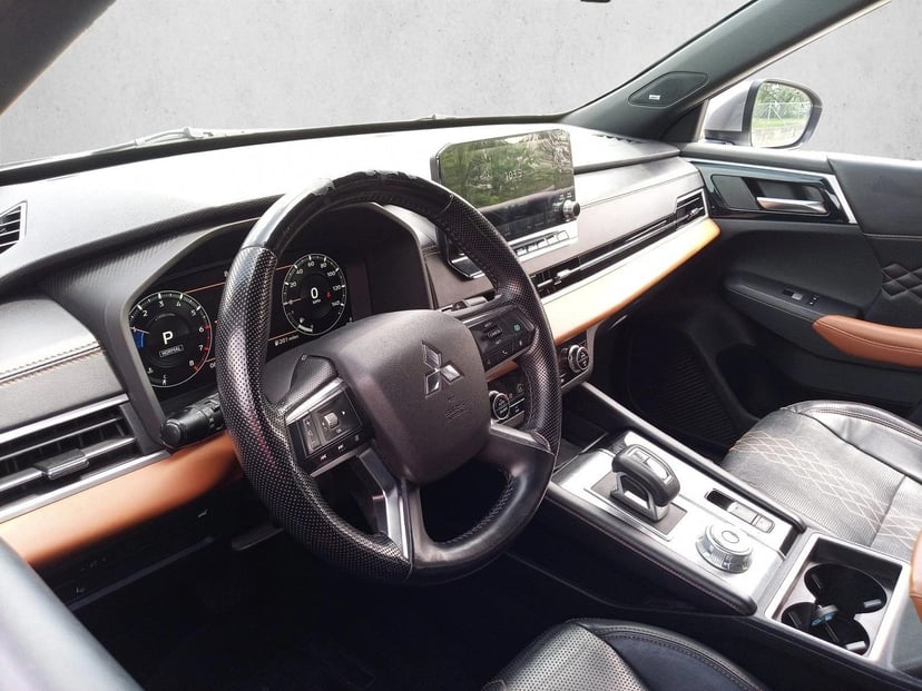 2022 Mitsubishi Outlander - Image 10