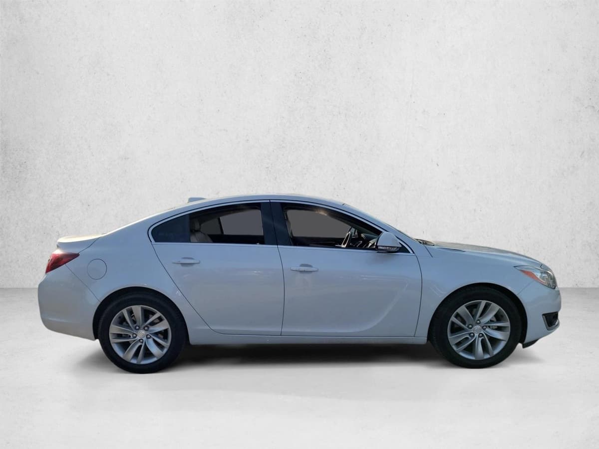 2016 Buick Regal - Image 4