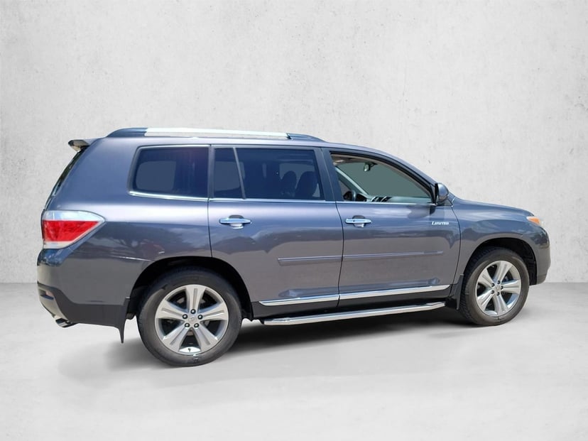 2013 Toyota Highlander - Image 2