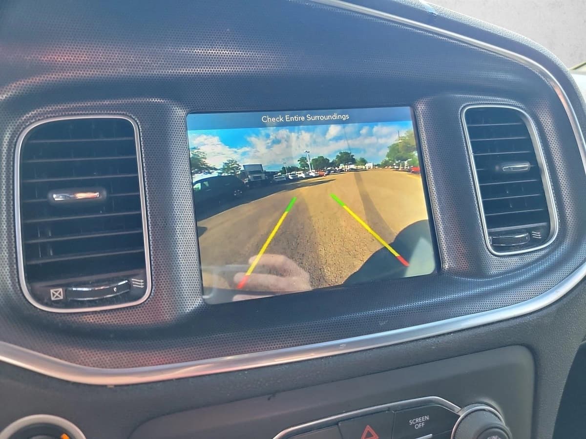 2018 Dodge Charger - Image 25