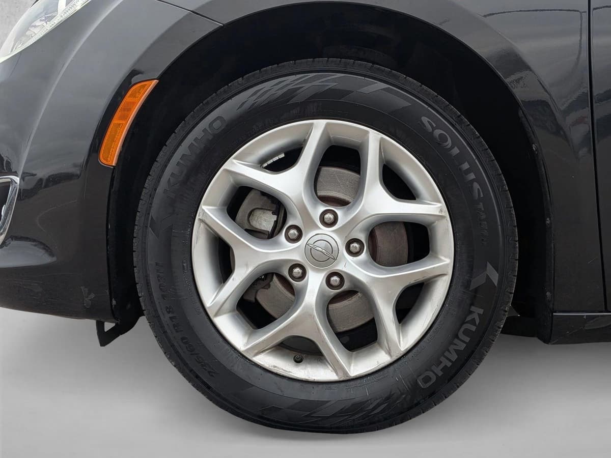 2020 Chrysler Pacifica - Image 24