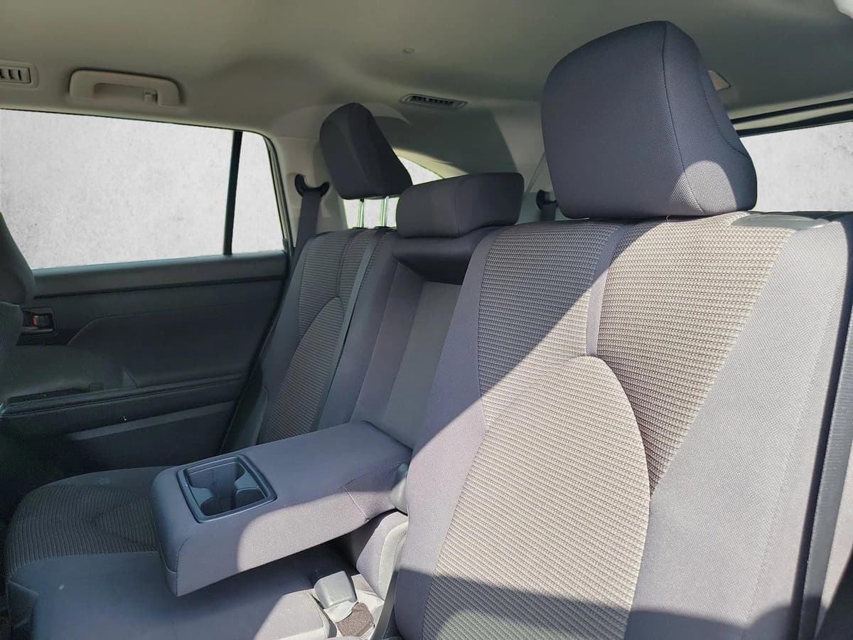 2022 Toyota Highlander - Image 11