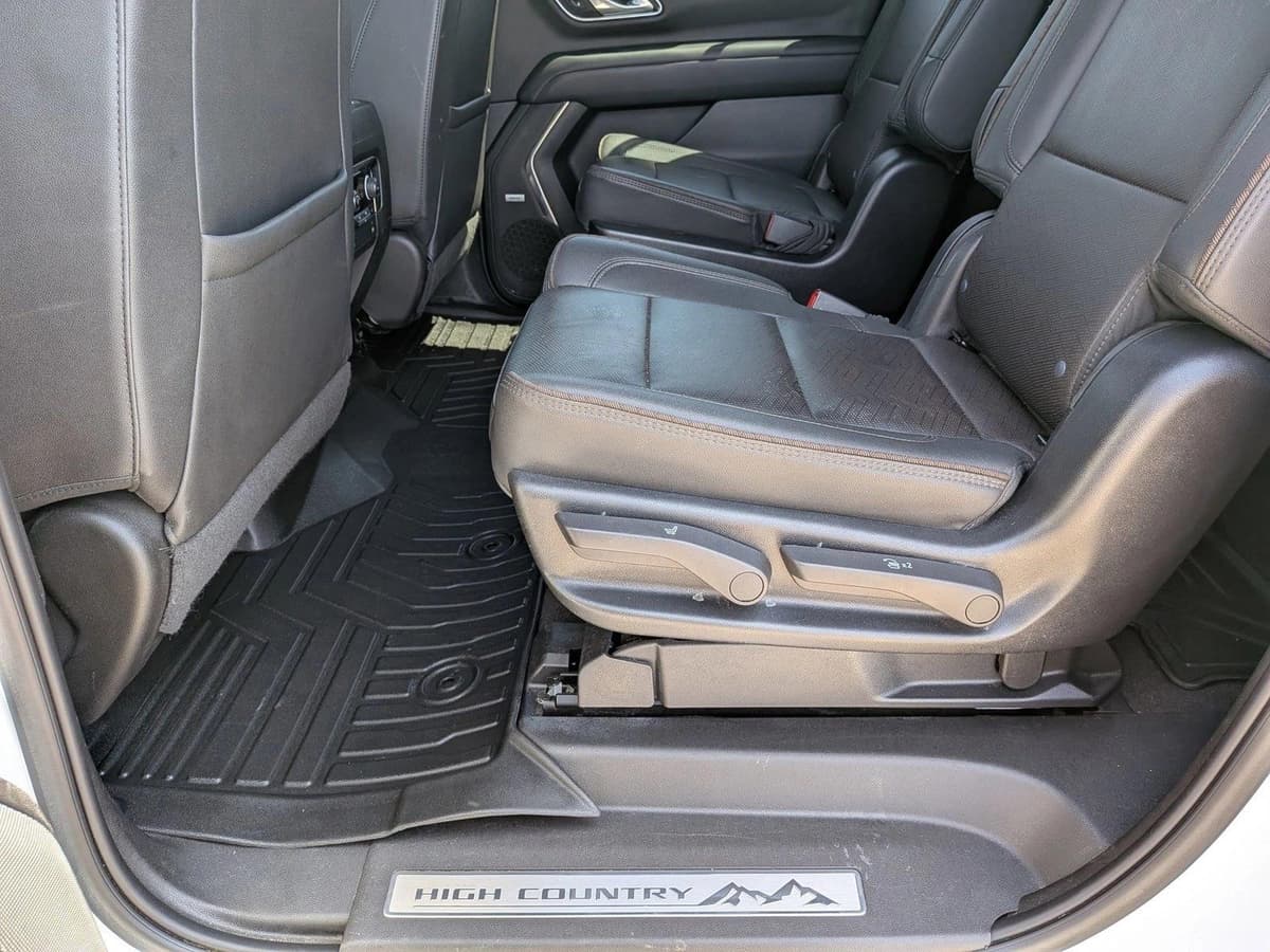 2022 Chevrolet Suburban - Image 20