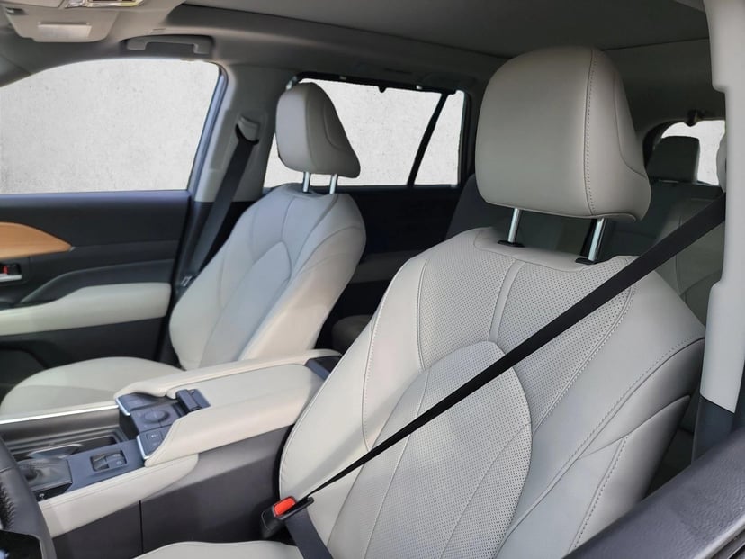 2025 Toyota Grand Highlander - Image 13