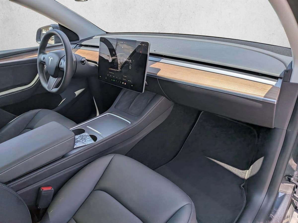 2024 Tesla Model Y - Image 23