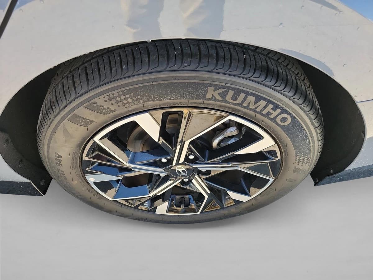 2025 Hyundai Sonata - Image 12