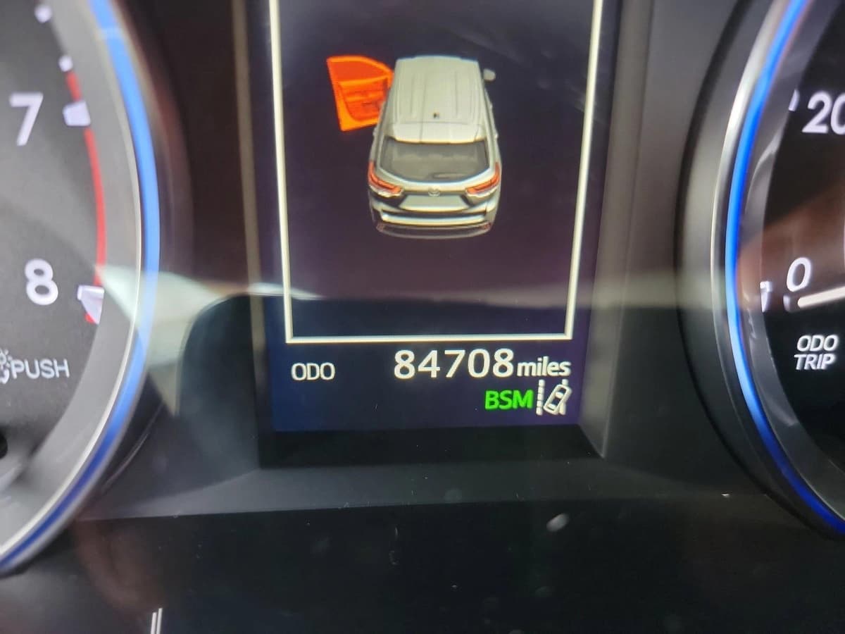 2017 Toyota Highlander - Image 19