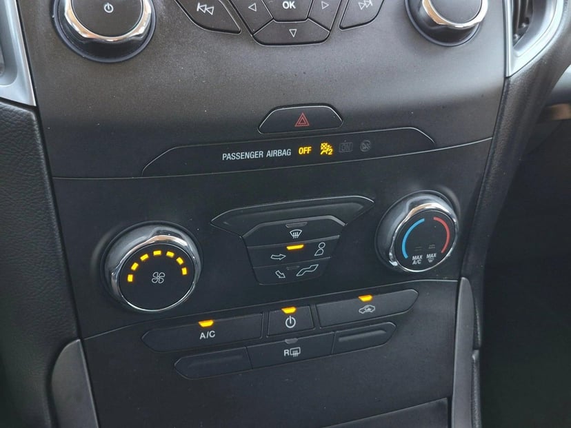 2019 Ford Edge - Image 14