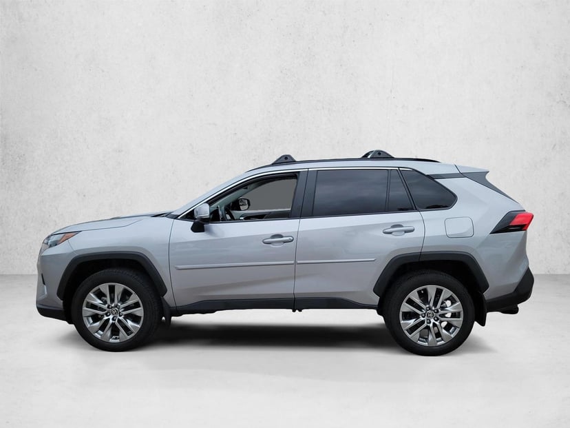 2025 Toyota RAV4 - Image 8