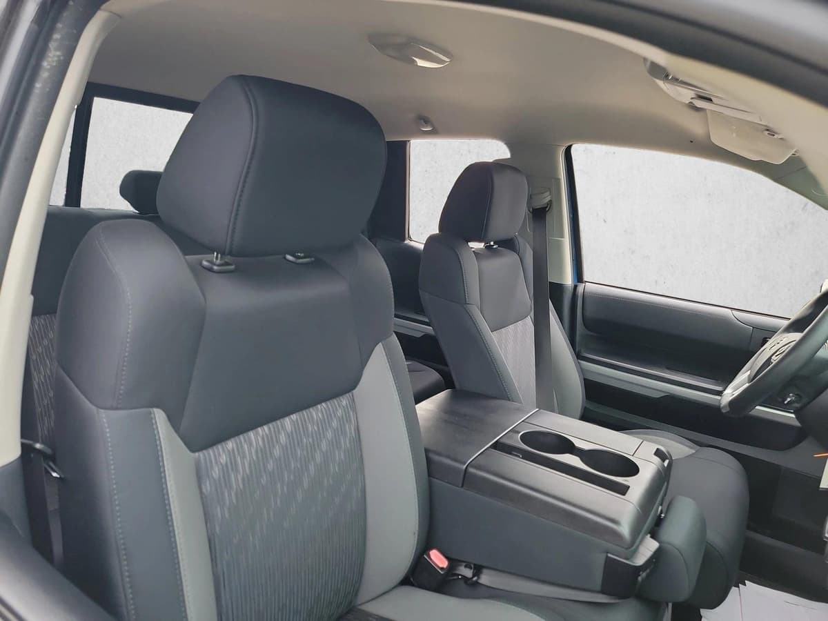 2018 Toyota Tundra - Image 16