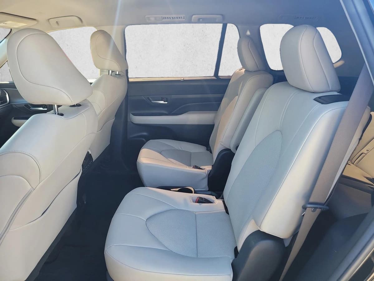 2024 Toyota Grand Highlander - Image 14