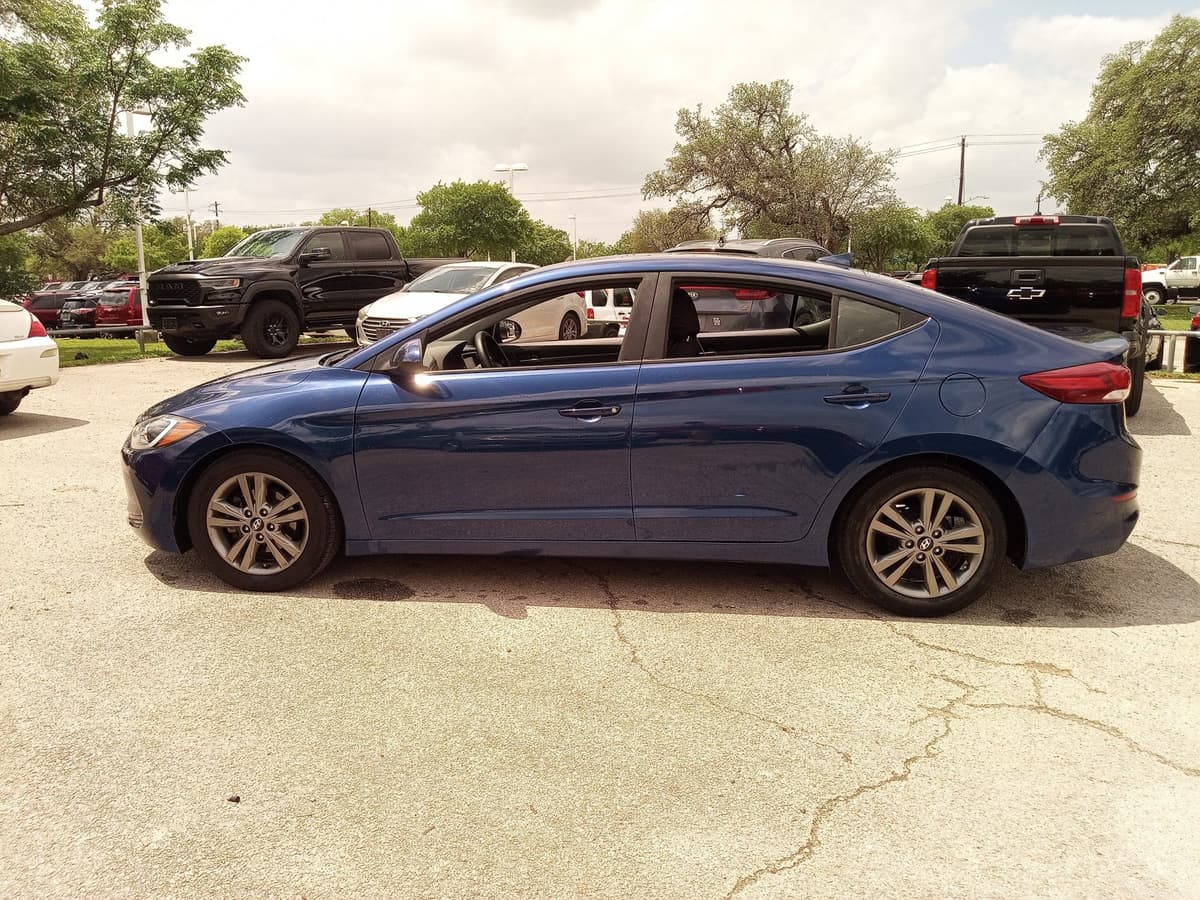 2017 Hyundai Elantra - Image 8