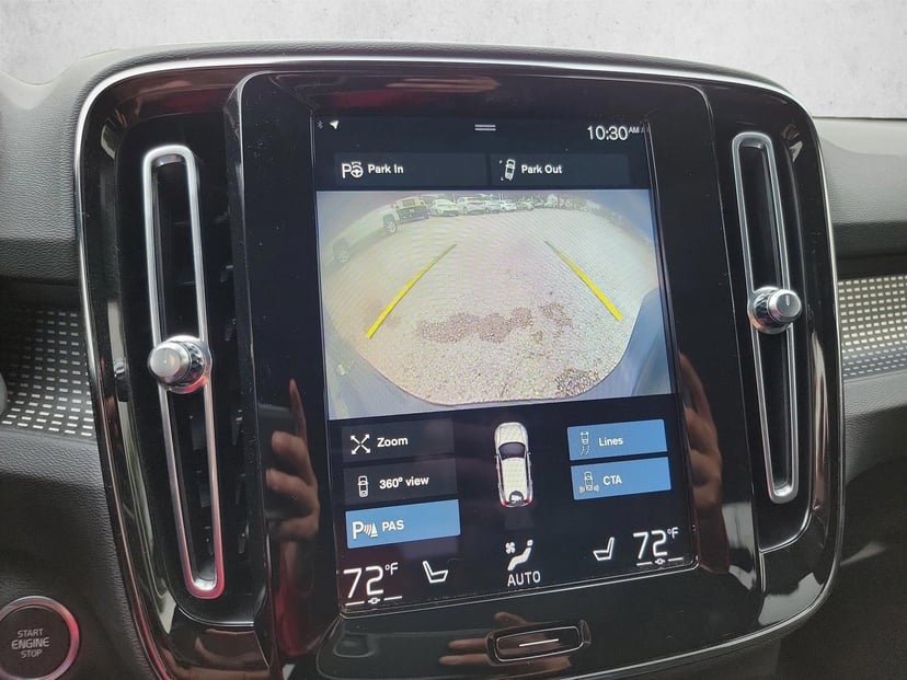 2022 Volvo XC40 - Image 23