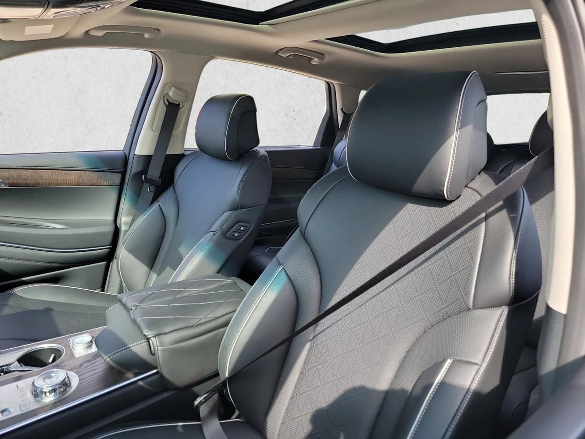 2026 Genesis GV80 - Image 9