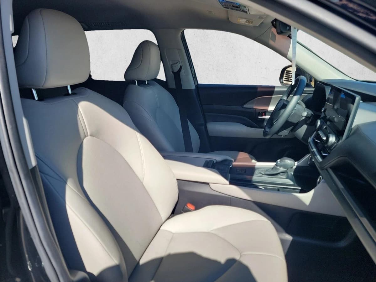 2024 Toyota Grand Highlander - Image 15