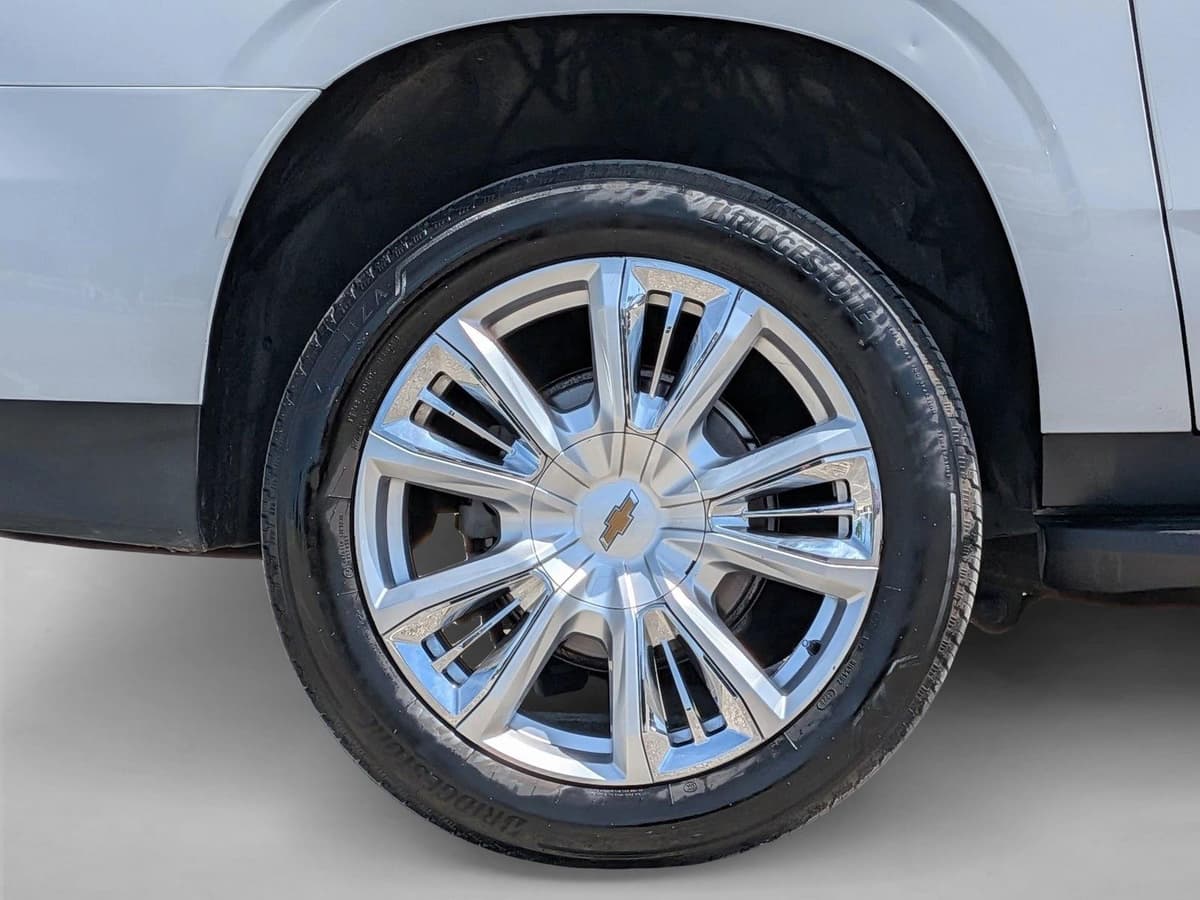 2022 Chevrolet Suburban - Image 24