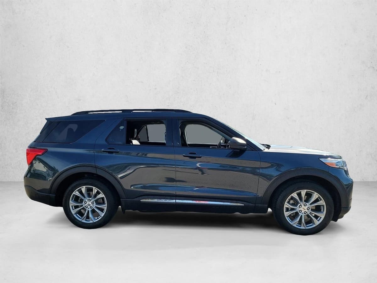 2022 Ford Explorer - Image 4