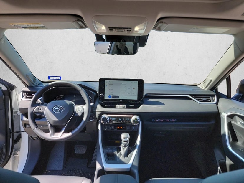 2025 Toyota RAV4 - Image 18