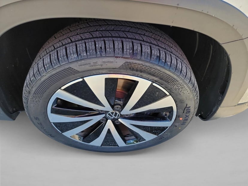 2024 Volkswagen Taos - Image 10