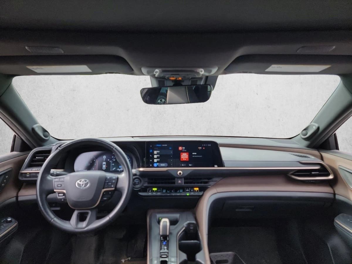 2023 Toyota Crown - Image 17