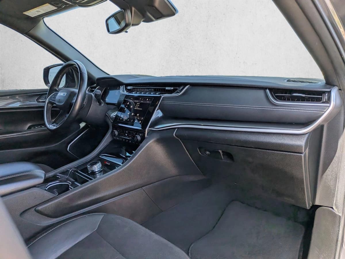 2022 Jeep Grand Cherokee - Image 23