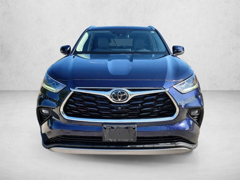 2022 Toyota Highlander - Image 2