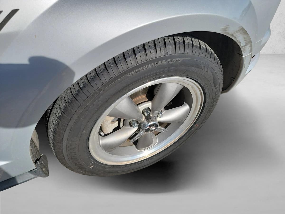 2007 Ford Mustang - Image 10