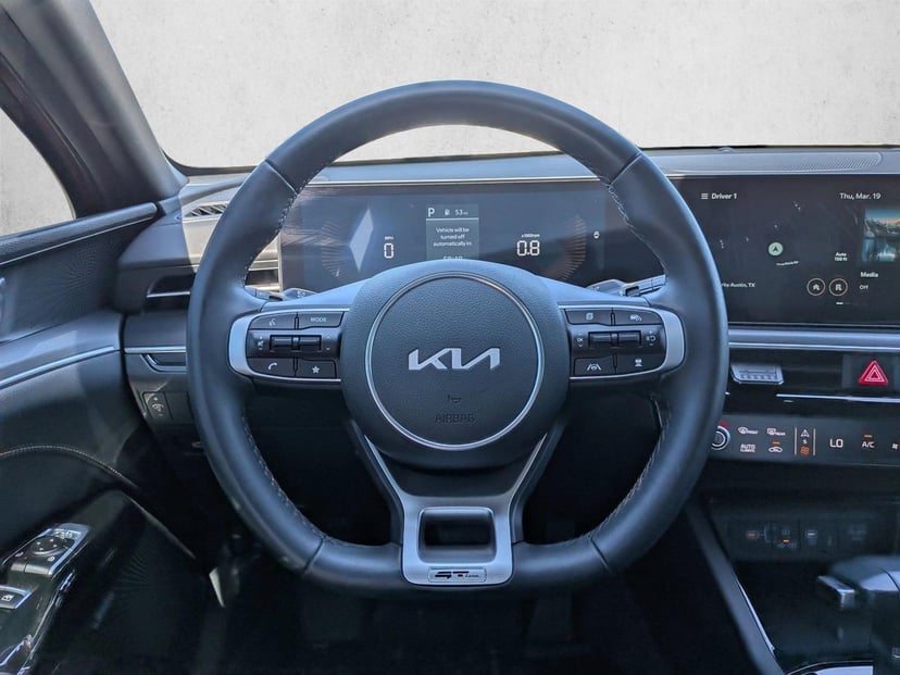 2025 Kia K5 - Image 16