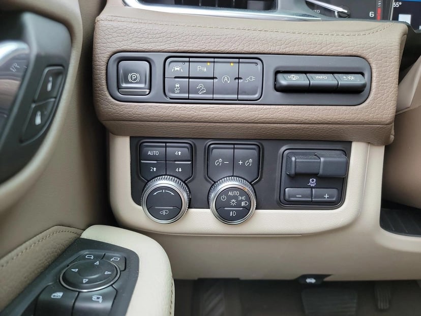 2021 GMC Yukon - Image 21