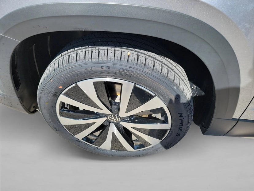 2024 Volkswagen Taos - Image 9