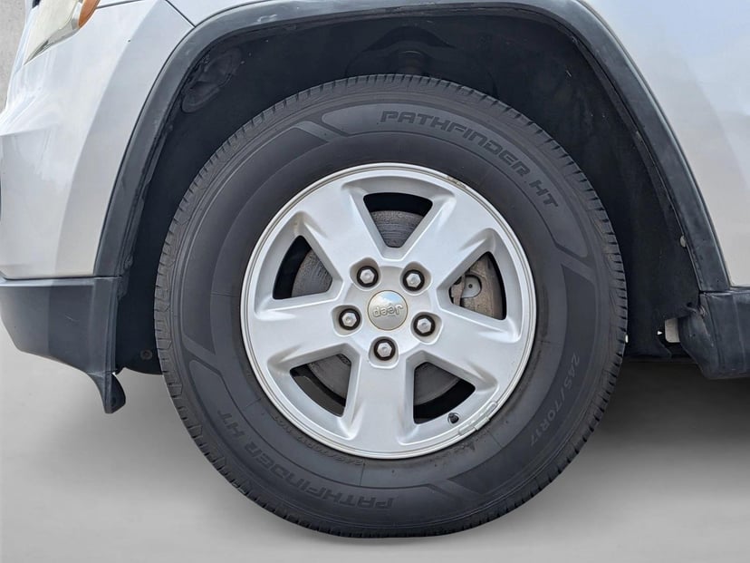 2012 Jeep Grand Cherokee - Image 24