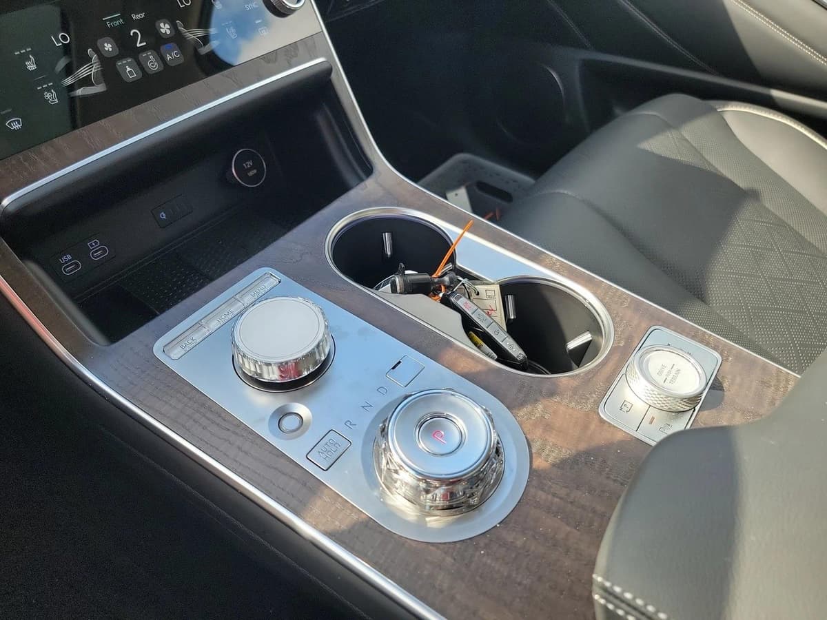 2026 Genesis GV80 - Image 19