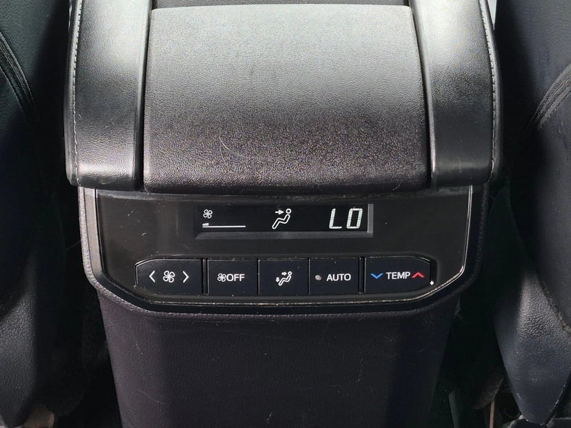 2024 Toyota Highlander - Image 18
