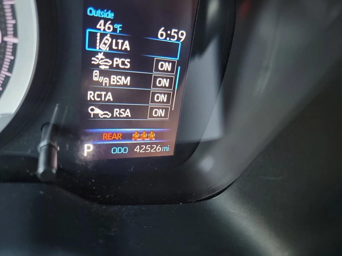 2022 Toyota Corolla Cross - Image 21