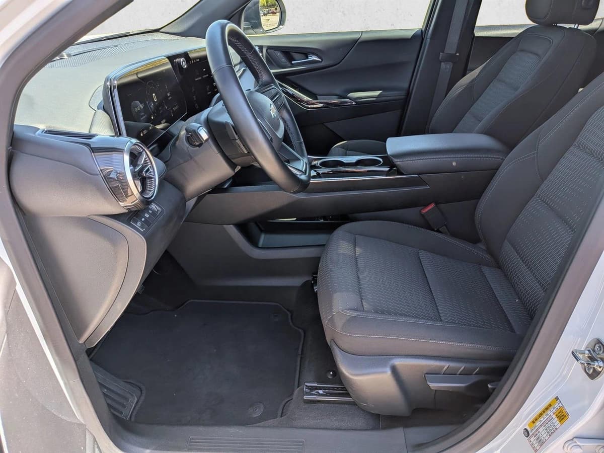 2025 Chevrolet Equinox - Image 12