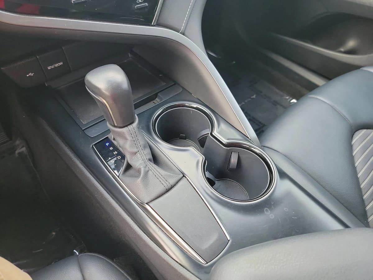 2020 Toyota Camry - Image 22